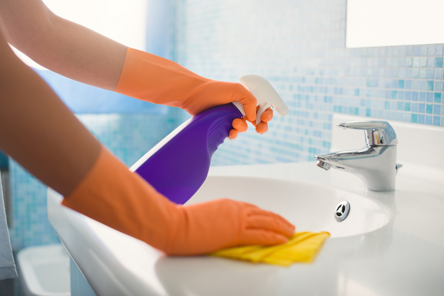 How to Deep Clean a Bathroom: A Guide for Tenants and Landlords